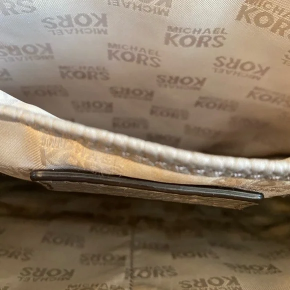 Michael KORS jet set medium crossbody bag 10 by 7 inches genuine leather clean - Picture 5 of 10